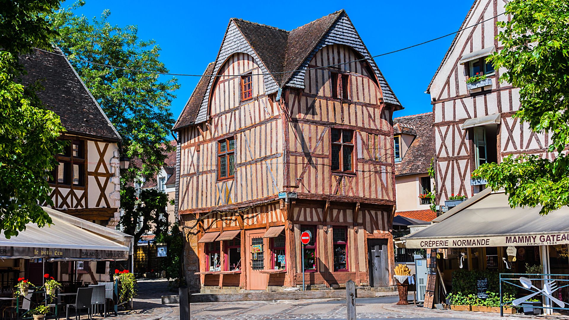 Dive into history at Provins, the medieval town
